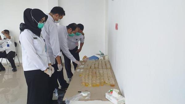 Bakamla RI dan BNNP Kepri Gelar Tes Urine di Zona Maritim Barat