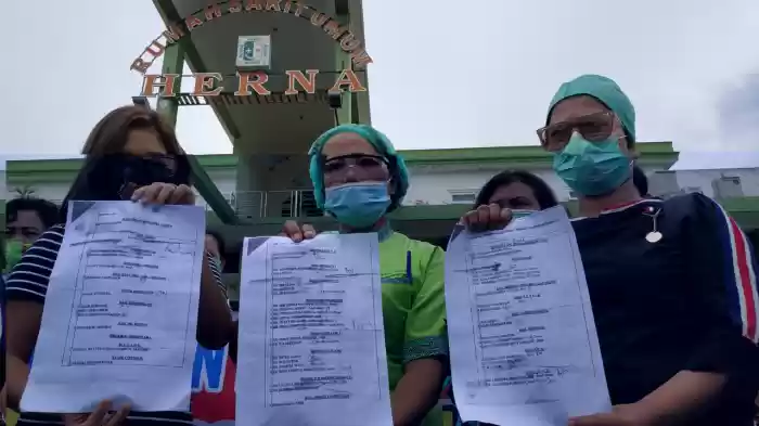 Seratusan Pegawai RSU Herna Medan Demo