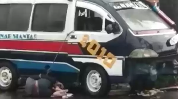 Curi Kaca Mobil Angkot, Pria Ini Digebuki dan Diikat Oleh Warga 