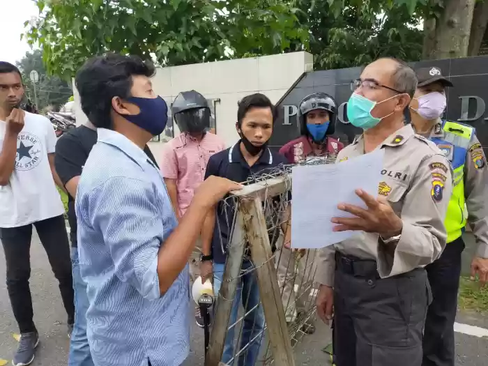 Mahasiswa Demo Poldasu, Tuntaskan Kasus Korupsi  DI UINSU