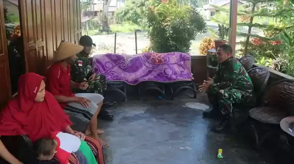 Awal Bertugas, Satgas Raider 100 Bangun Hubungan Emosional dengan Warga Perbatasan