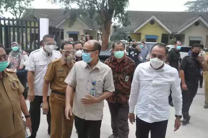 Gubsu Tinjau Ruang Isolasi Covid Baru RSUP HAM