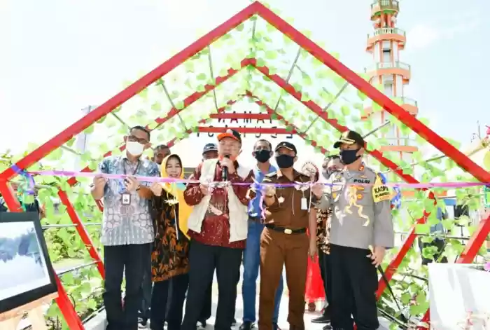 Bupati Meresmikan Taman Edukasi Bantaran Sungai Pertama di Sergai