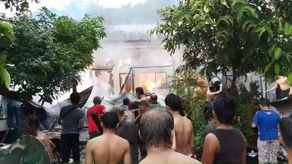 Lima Rumah di Pulo Brayan Kota Hangus Terbakar