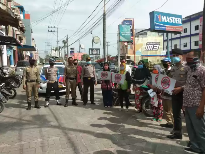 Polres Sergai bersama Sat Pol PP Sosialisasi AKB Kepada Masyarakat
