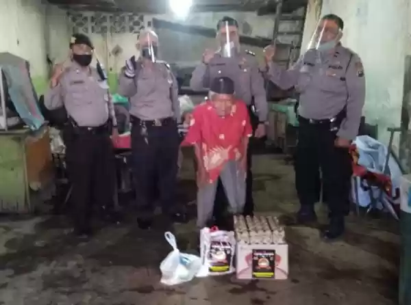 Tali Asih Polsek Medan Timur pada Kakek 81 Tahun