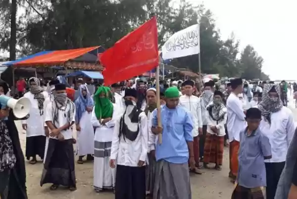 Objek wisata pantai Leuge di 'Serbu' Ratusan Santri