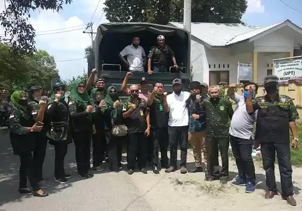 Ratusan Janda TNI Terdampak Pandemi Covid-19 Terharu Terima Bantuan Sembako Hipakad