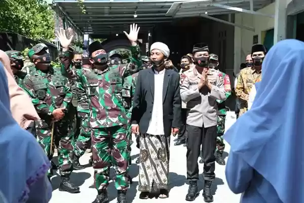 Panglima TNI : Para Santri Harus Selalu Menjaga Protokol Kesehatan