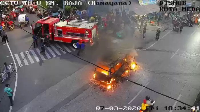 Angkutan Kota Ludes Terbakar, Penumpang Selamat