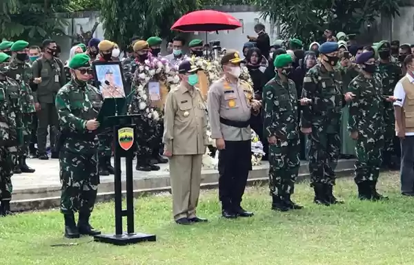 Jenazah Alm. Pelda Anumerta Rama Wahyudi Dimakamkan di TMP Pekanbaru