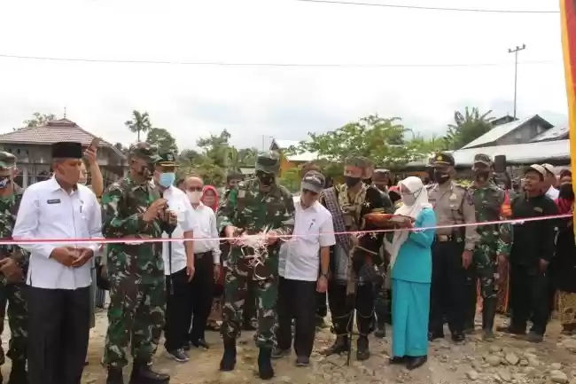 Kasrem 032/Wbr Secara Resmi Tutup TMMD Ke 108 di Wilayah Kodim 0307/Tanah Datar