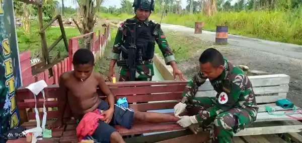 Jalan Kaki 3 Km, Warga Kp Suskun Minta Perobatan ke Satgas Raider 100 
