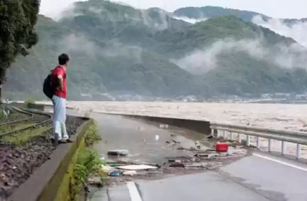 Lima Belas Tewas, Delapan Rumah  dan  Sembilan Orang Hanyut di Jepang