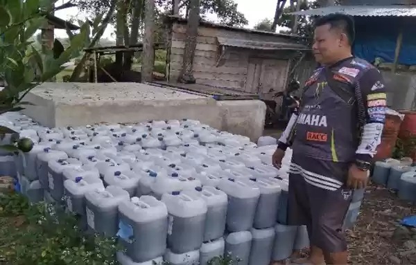 Kotoran Kambing di Sulap Aiptu Manahasa Jadi Pupuk Cair