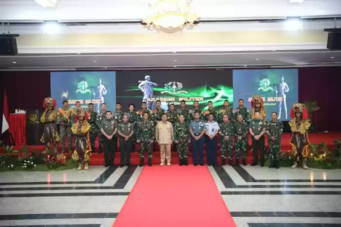 Kasad Dampingi Menhan RI Kunjungan Kerja ke Akademi Militer