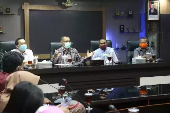 Akhyar: Kita Harus Bisa Sesuaikan Diri  Hadapi Pandemi Covid-19