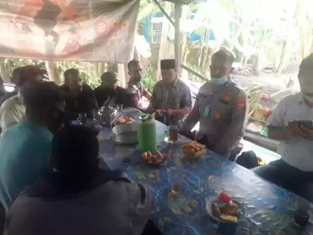 Polsek Labuhan Bagi - Bagi Sembako Pada Pabetor