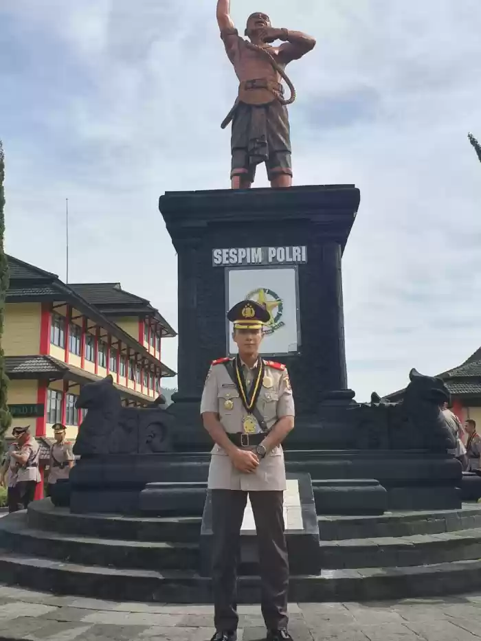  Kompol Ronni Bonic :  Peran Polri Sebagai Social Engineering Filosofi 