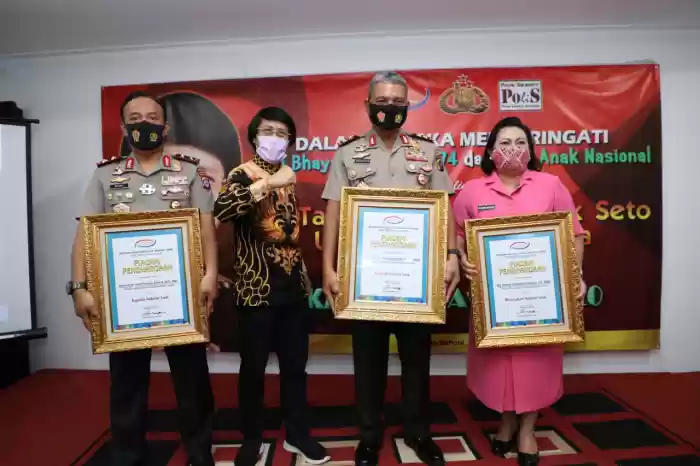 Kapolda Sumut dan Ketua Bhayangkari Daerah Sumut Terima Penghargaan Kak Seto Award 2020 
