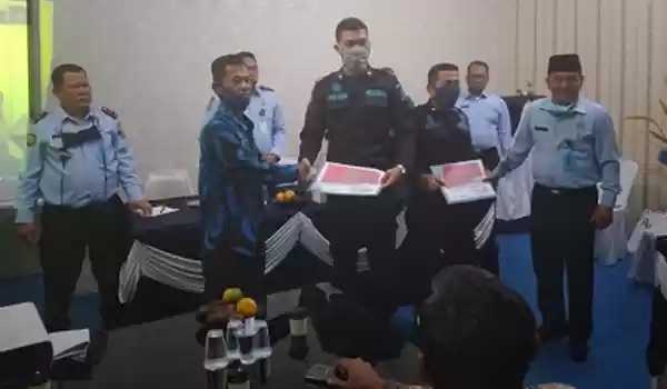 Gagalkan Penyeludupan Narkoba ke Lapas, Dua Petugas Dapat Penghargaan