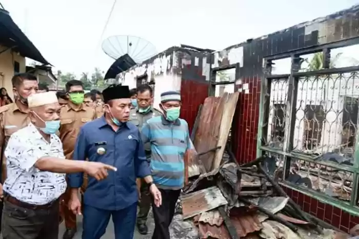 Pemkab Labuhanbatu Bantu Korban Kebakaran