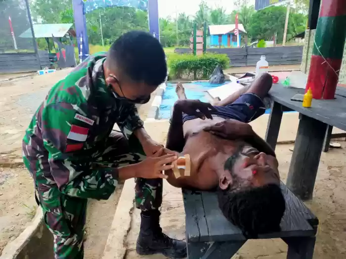 Tim Kesehatan Satgas Yonif 125/Si&rsquo;mbisa, Obat  Warga Kampung Kumpul Jatu dari Septor