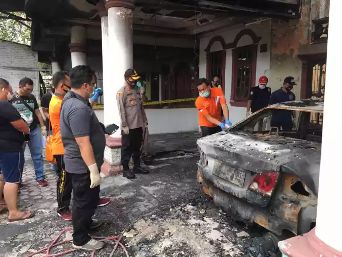 Kapolres Bersama Tim Labfor dan Subdit 4 Jatanras Poldasu Lakukan Olah TKP