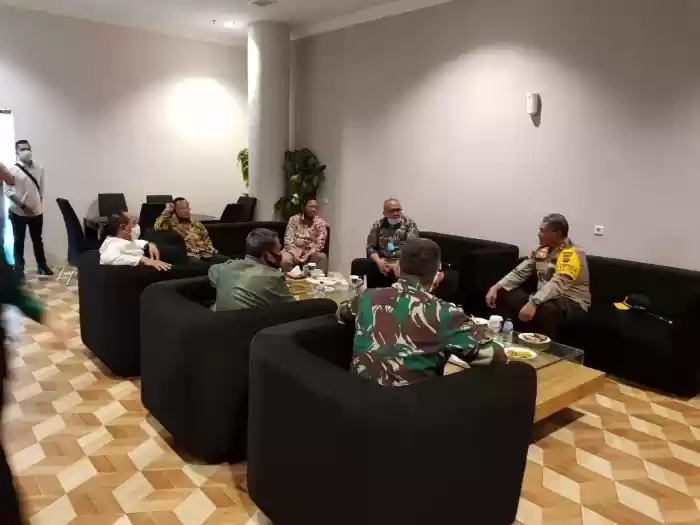 Forkopimda Sumut Sambut Kedatangan Mendagri dan Menkopolhukam di Bandara KNIA