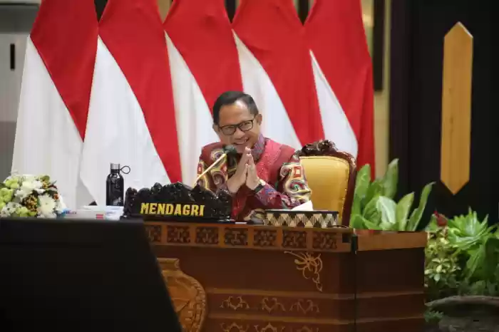 Mendagri Dorong Alat Peraga Kampanye Paslon Berupa Masker dan Handsanitizer