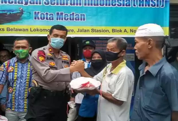 HNSI dan Polsek Belawan Peduli Pada Nelayan dengan Berikan Sembako