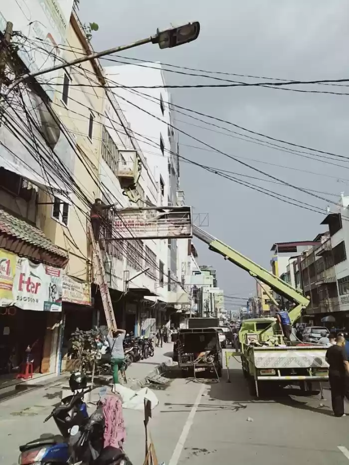 Lagi, Tim Gabungan Tumbangkan 10 Unit Papan Reklame