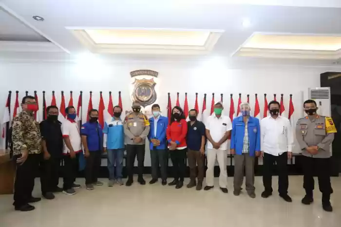  Kapolda Sumut Sumbangkan Sapi untuk Qurban Pada Buruh di Sumut 