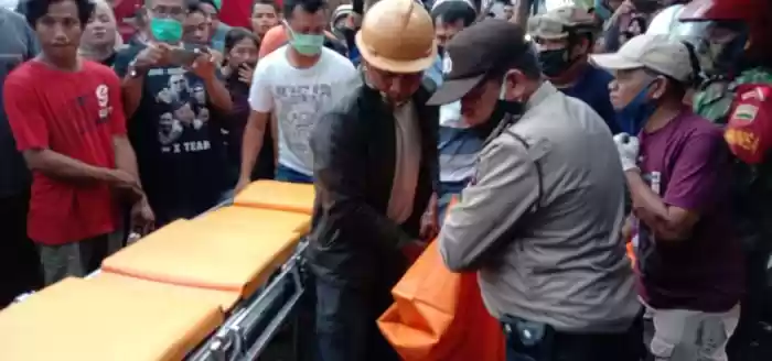 Pedagang Bensin Eceran Tak Berhasil Selamatkan Jiwa Istrinya