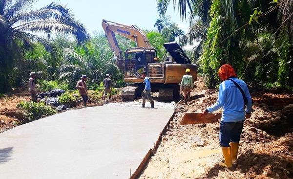 Cuaca Cerah, Satgas Kodim 0204/DS Kembali Kebut Pengecoran Jalan TMMD