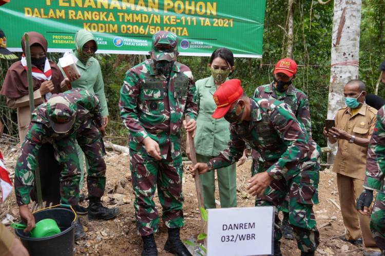 Danrem 032/wbr Lakukan Penanaman Pohon di Lokasi TMMD/N ke 111