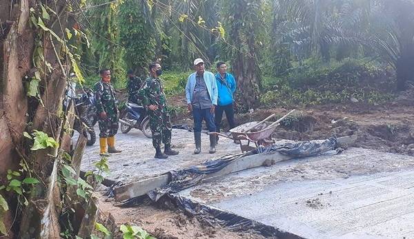 Dandim 0204/DS Koordinasikan Progres Pengecoran Jalan TMMD dengan Teknisi