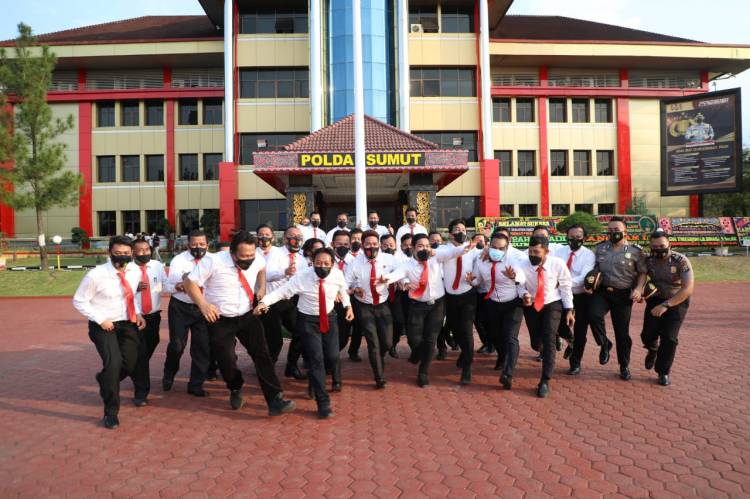 Dir Reskrimum Polda Sumut Terima Penghargaan Ungkap Jual Beli Vaksin dan Kasus Penembakan
