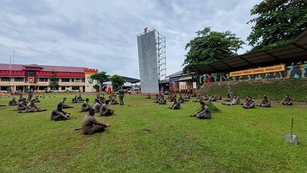 Tiada Hari Tanpa Latihan, Danki 1 Yon A Pelopor Pimpin Latihan Mounteneering