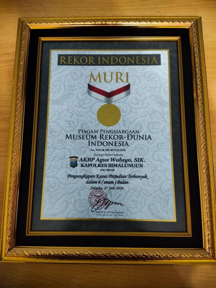 AKBP Agus Waluyo SIK, MH Terima Dua Rekor MURI Selama Menjabat Kapolres Simalungun