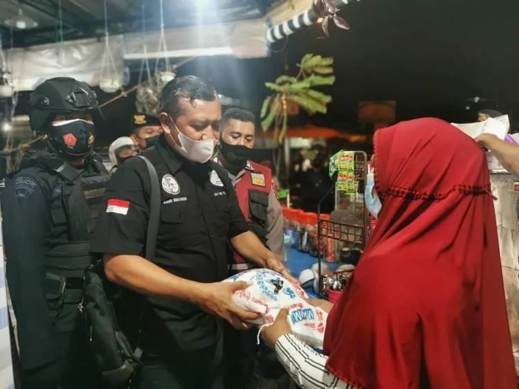 Bansos Polri Untuk Masyarakat, Polda Sumut Salurkan Bantuan Kepada Pelaku Usaha Mikro