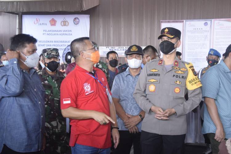Waka Polda Sumut Tinjau Vaksinasi 3.000 Buruh dan Masyarakat Tahap II