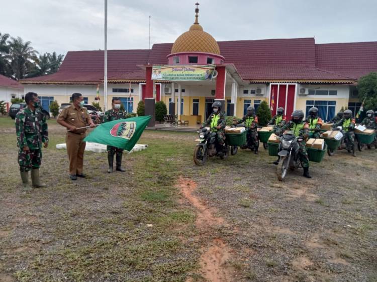 Satgas TMMD Bagikan 75 Paket Sembako Kepada Warga Kurang Mampu