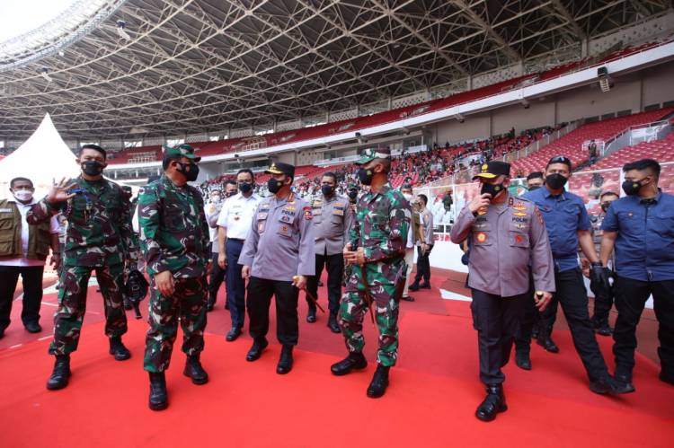 Panglima TNI dan Kapolri Tinjau Vaksinasi Massal di SUGBK