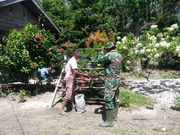 Warga Kep. Suak Temenggung coba gunakan pupuk kompos demplot TMMD.