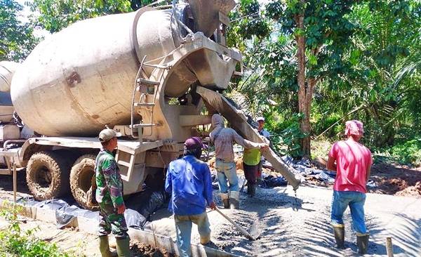 Tersisa 895 Meter Lagi, Pengecoran Jalan TMMD Kodim 0204/DS Makin Dipercepat