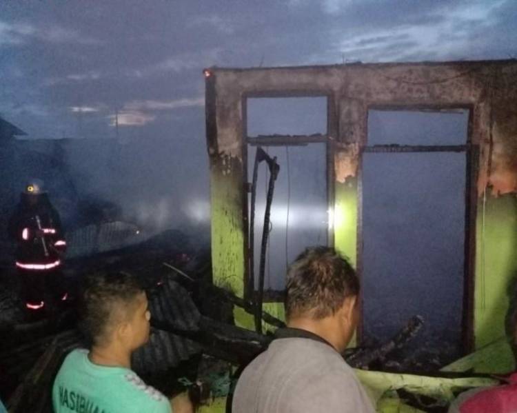 Dua Rumah Milik Warga Bagan Deli Musnah Terbakar