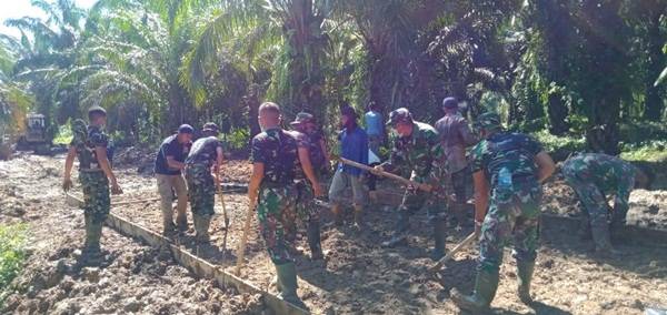 Seluruh Sasaran Fisik Nyaris Tuntas, Satgas dan Warga Fokus Pembuatan Jalan Rigid Beton