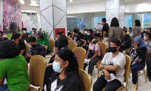 Warga Antusias Jalani Vaksin Covid-19 Dosis II di Polsek Medan Timur