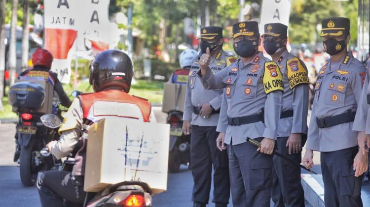 Kapolda Jatim Lepas Distribusi Daging Qurban Door to Door untuk Masyarakat Terdampak Covid-19*